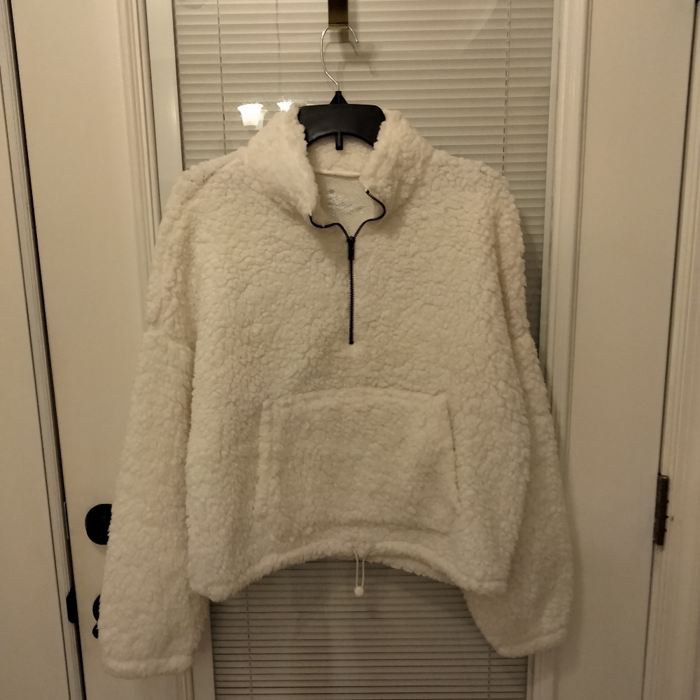 Flirtitude white Faux Fur. Medium